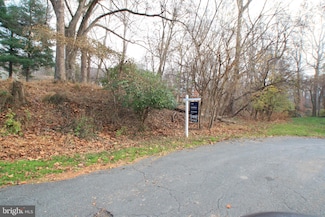 7731 Arrowood Ct, Bethesda, MD 20817