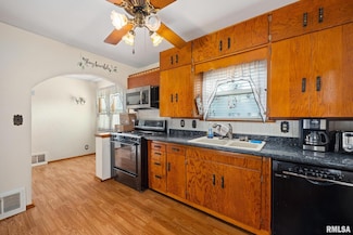 441 Velde St, Creve Coeur, IL 61610