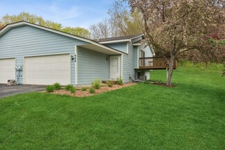 900 Pontiac Ln, Chanhassen, MN 55317