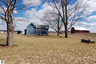 9671 S 41 Rd, Cadillac, MI 49601