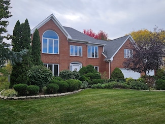 30 Danada Dr, Wheaton, IL 60189