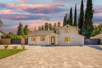 17800 Raymer St, Northridge, CA 91325