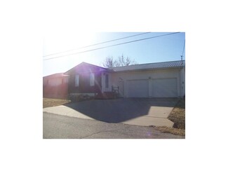218 Warren St, Garnett, KS 66032