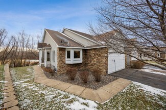 4818 Moon Lake Cir, Saint Paul, MN 55127