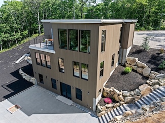 1924 State Rd, Plymouth, MA 02360