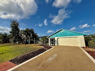 933 SE Streamlet Ave, Port Saint Lucie, FL 34983