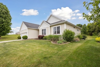 552 N Creek Ct NE, Rockford, MI 49341