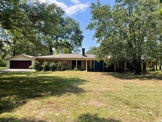 2004 Dyer St, Malvern, AR 72104
