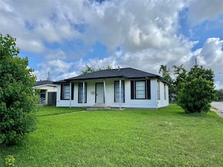 1302 W 5th St, Freeport, TX 77541