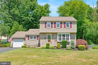 45 Hideaway Dr, Willow Grove, PA 19090