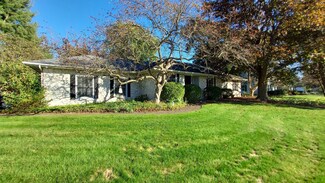16561 Fox Cross Dr, Granger, IN 46530