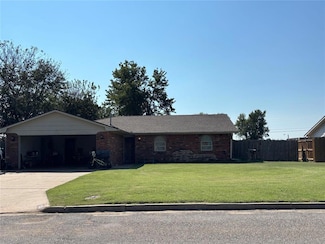 524 Skyview Dr, Watonga, OK 73772