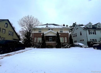 92 E Iroquois Rd, Pontiac, MI 48341