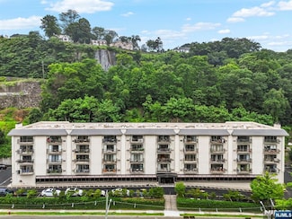 1150 River Rd Unit 3F, Edgewater, NJ 07020
