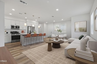 611 Winchester Dr, Oxnard, CA 93036