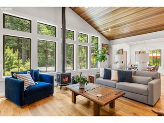 954 SW Spelling Place, Cascade Locks, OR 97014
