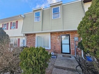 34 Black Stallion Ct, Middletown, NY 10940
