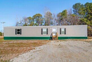 1822 Log Cabin Rd, Loris, SC 29569