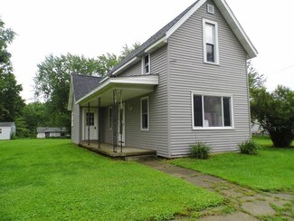 308 S Division St, Flora, IN 46929
