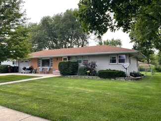 245 E 4th St, Herscher, IL 60941