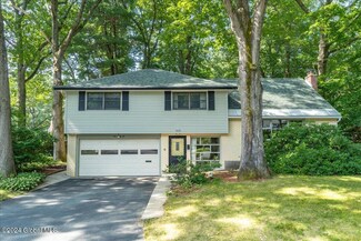 162 Willow Ln, Schenectady, NY 12302