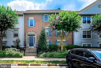 12101 Greenwood Ct Unit 302, Fairfax, VA 22033