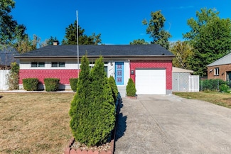 8847 Mockingbird Ln, Cincinnati, OH 45231