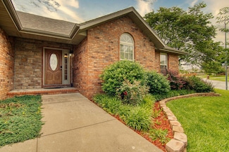 780 S Timber Ridge Dr, Nixa, MO 65714