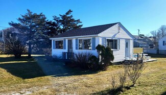 12 Freeman Ave, Sandwich, MA 02563