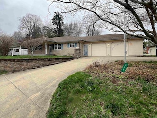 372 Locust Ln, Knightstown, IN 46148