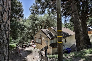 599 Acacia Dr, Crestline, CA 92325