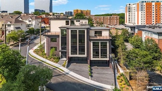 135 Old Palisade Rd Unit B, Fort Lee, NJ 07024