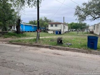 721 E Adams St, Pleasanton, TX 78064