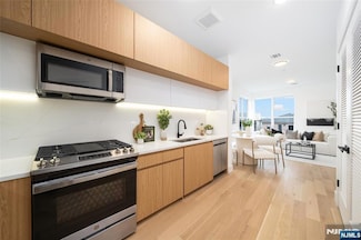 649 38th St Unit 408, Union City, NJ 07087