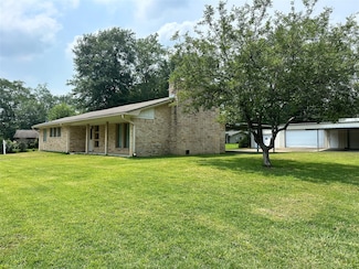 200 Sassafras Ln, Village Mills, TX 77663