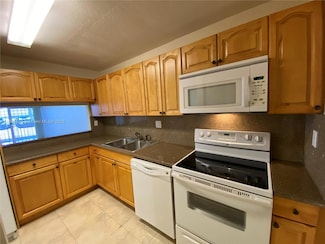 4525 W 20th Ave Unit 123, Hialeah, FL 33012
