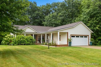 5830 Creekridge Dr, Middleville, MI 49333