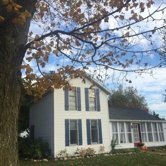 371 Park St, Coloma, MI 49038
