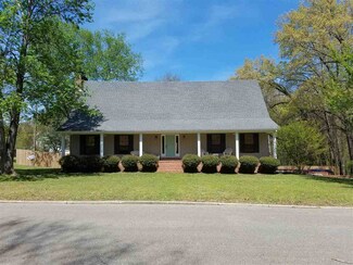 811 Pebble Springs Rd, Bolivar, TN 38008