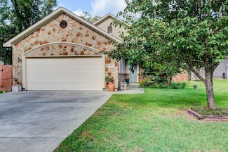 901 Franconia Dr, Montgomery, TX 77316