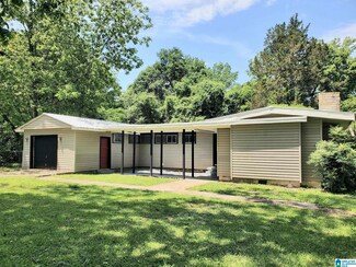 111 Crestview Dr, Weaver, AL 36277