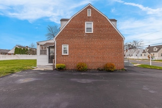 281 Brown St, Hartford, CT 06114