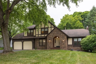 107 Briar Wood Ln, Rochester, NY 14626