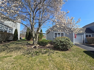 18 Heather Ln, Hope Valley, RI 02832