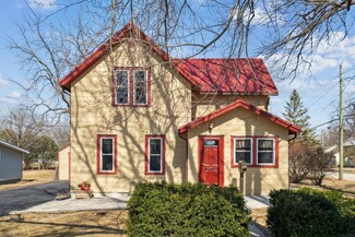 622 4th St SE, Independence, IA 50644