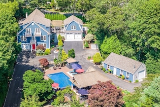 72 River Rd, Marstons Mills, MA 02648