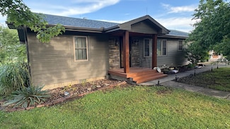 1105 S Benton St, Albany, MO 64402