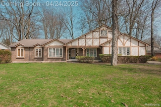 5765 Cherry Crest Dr, West Bloomfield, MI 48322