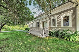 6 W Main St, Searsport, ME 04974