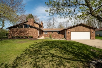 9 Sandalwood Ct, Racine, WI 53402